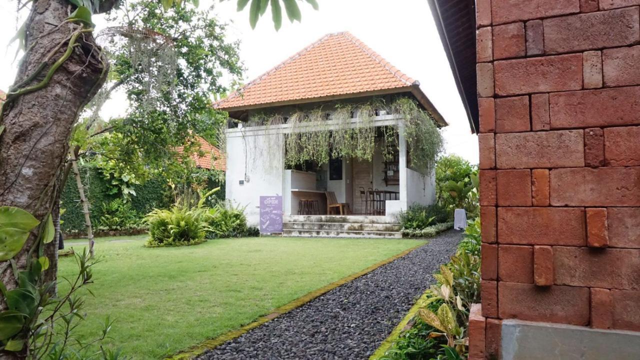 Louto Dmell Guesthouse Sanur  Exterior photo