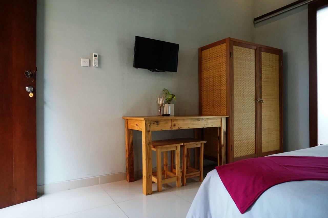 Louto Dmell Guesthouse Sanur  Exterior photo